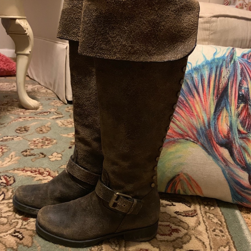 Tory Burch leather boots with zip closure on back